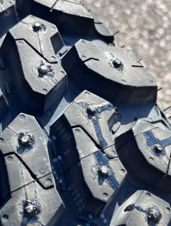 — 195/80R14 — Design Good Ride SL366 216 studs glued / tire Protrusion of 2.5mm 