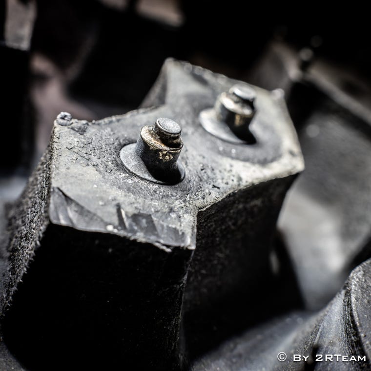 We adapt to your conditions of use, specifications and / or regulations, thanks to our large catalog of studs.