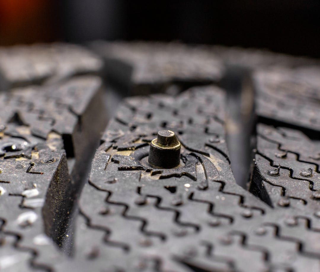 We adapt to your conditions of use, specifications and / or regulations, thanks to our large catalog of studs.