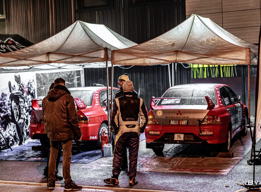 Designed to provide very good lateral support on snowy and icy stages.