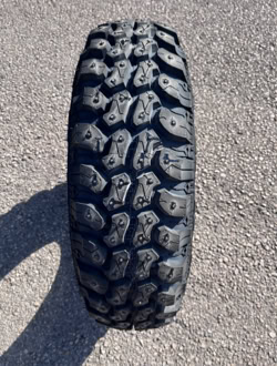 — 195/80R14 — Design Good Ride SL366 216 studs glued / tire Protrusion of 2.5mm 