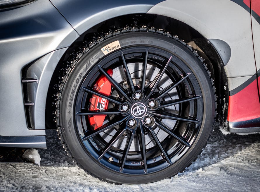 The strategic placement of each stud on the tread design ensures optimal traction and stability on icy surfaces, crucial for high-speed riding and precision of drive.  Compatible with Ferrari, Lamborghini, Porsche, AMG, Mercedes, Mclaren, BMW, Audi, Alpine, Aston Martin, Bugatti, Jaguar, Koenigsegg, Lotus, Maserati, Nissan, Pagani, TVR