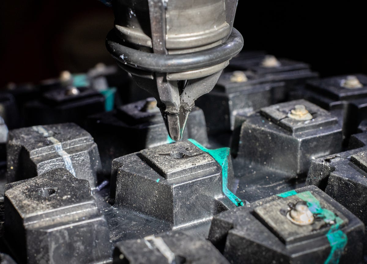 A-TEC 101 semi-automatic for studding service with best grip on racing tires.